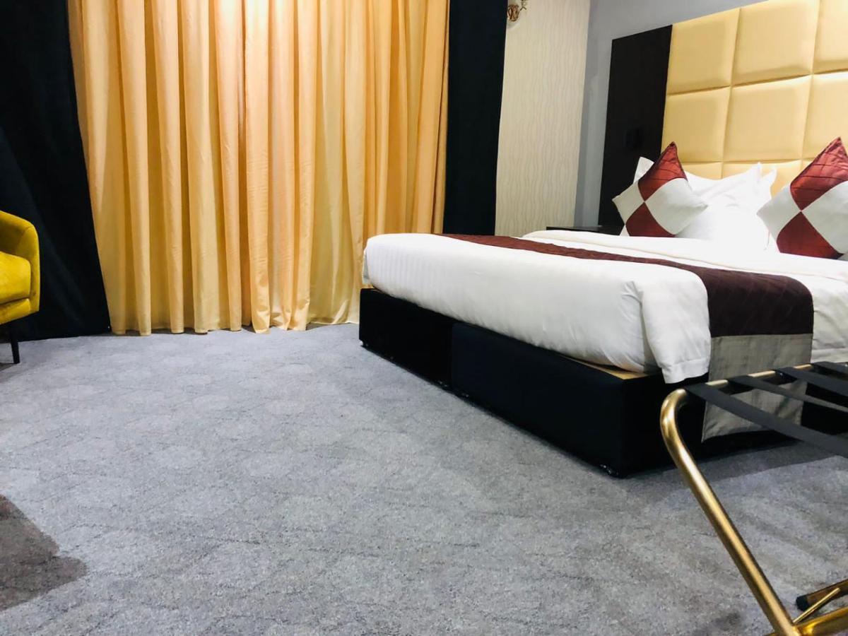 אל-מדינה M Platinum Hotel מראה חיצוני תמונה