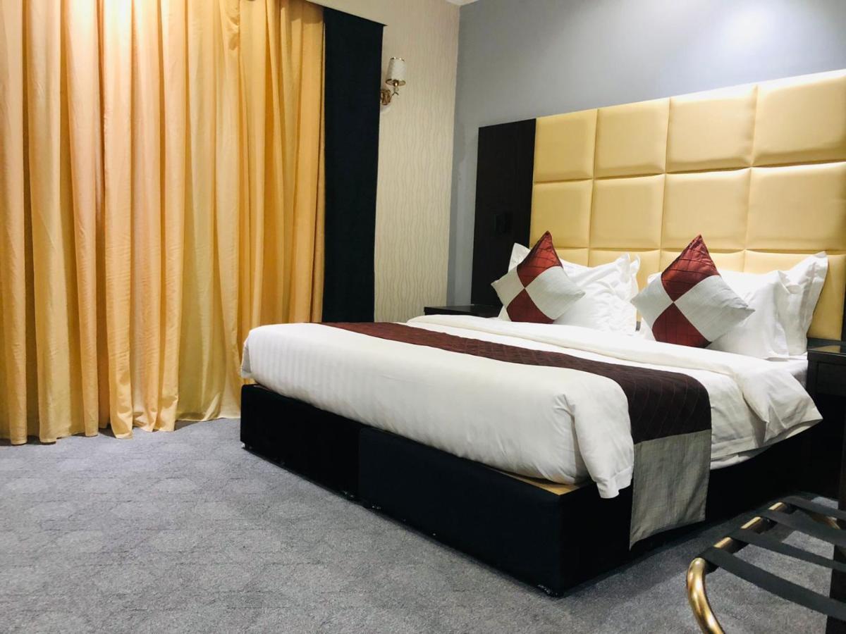 אל-מדינה M Platinum Hotel מראה חיצוני תמונה