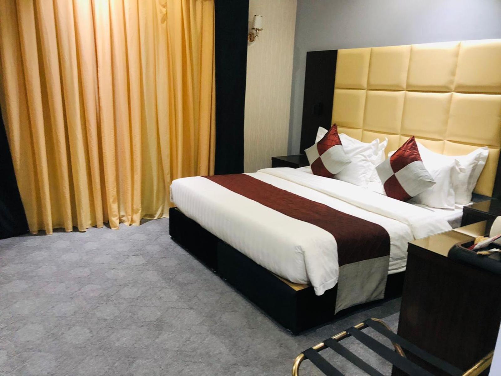אל-מדינה M Platinum Hotel מראה חיצוני תמונה